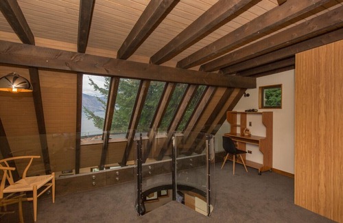 Sunshine Bay Cottage | Crows Nest - Queenstown Holiday Home