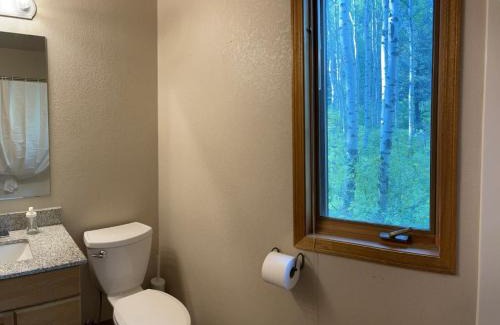 Crowsnest Pass House | Crowsnest River Chalet - Trout