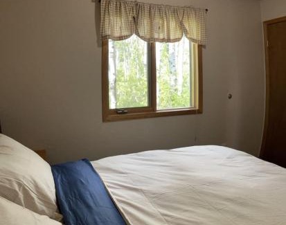 Crowsnest Pass House | Crowsnest River Chalet - Moose