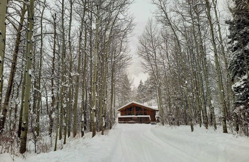 Crowsnest Pass Cabin | Crowsnest Rover Chalet - Grizzly