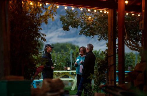 Okanagan-Similkameen Bed & Breakfast | Crowsnest Vineyards Guesthouse