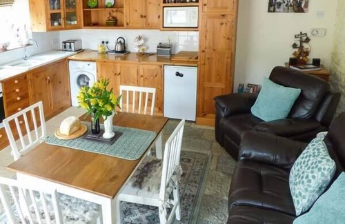 Llanwrda Cottage | CRUD-Y-BARCUD, pet friendly, character holiday cottage in Pumsaint