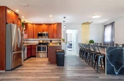 Cocoa House | Cruise-Ready Oasis:15min to Beach & Port Canav w/Huge Pool