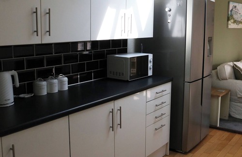 Netley Apartment | Cruise, Relax, Explore. 2BR Free parking Close to cruise port & attractions