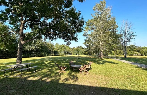 Saucier House | Cruising Coast Discount ! Pool, Gym, Pool table, Lake + more