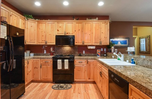 Crystal Bay House | Crystal Charm – Amazing 3 BDR Condo Close to Beaches, Casinos, & Skiing!