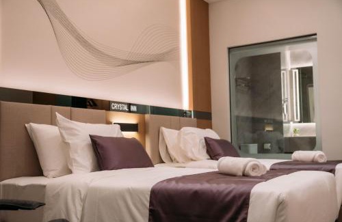 Pegawai Hotel | Crystal Inn