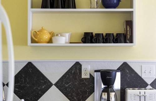 Beulah Apartment | Crystal View, Suite 3