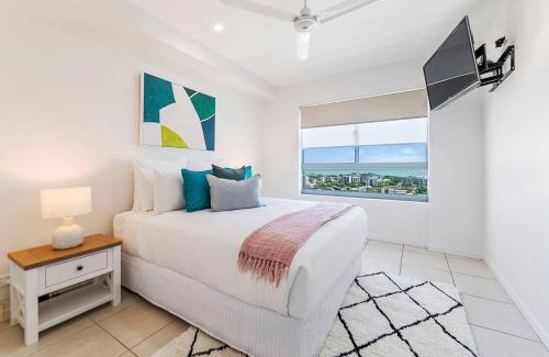 Darwin City Centre Apartment | Crystal Waterfront - A Panoramic Balcony Haven