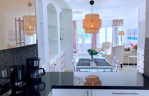 Sitio de Calahonda Apartment | CS160 Charming and spacious beachfront penthouse in Playa Lucera, between Fuengirola and Marbella