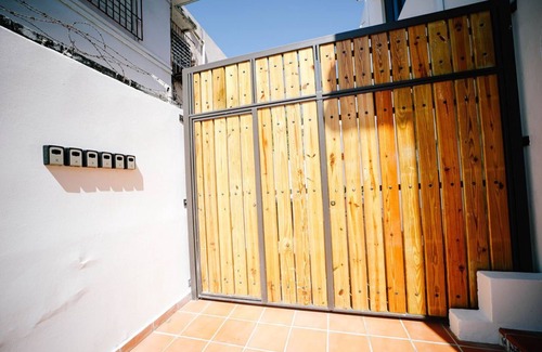 Sagrado Corazon Apartment | CS5- Preserved Colonial 1BR with High Ceilings- Sleeps 2