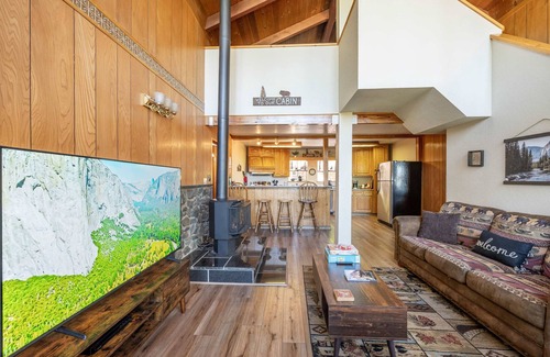 Yosemite West Cabin | Cub's cabin Family house inside the gates of Yosemite Park!