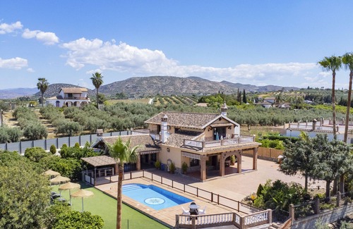 Alhaurin el Grande Villa | Cubo's Villa Los Javieles/pool/air conditioning/ideal for children/free Wi-Fi