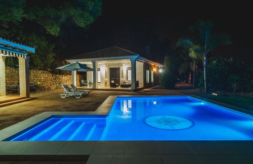 Alhaurin el Grande Villa | Cubo's Villa Antonio. Wifi, air conditioning, pool,