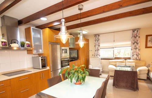 Churriana Villa | Cubo's Villa Palacio Valdes. Private pool and terrace, free wifi and AC