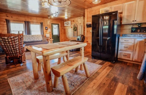 Laurelville Cabin | Cuddle Bug Cabin in Hocking Hills