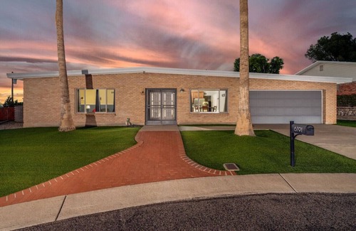 El G.H.E.K.O. House | Cul-de-Sac/Fenced with Pool/Quiet/3 BR 2 BA