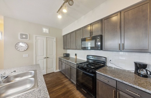 Southeast Houston Apartment | Cullen 3211 I New Construction 2Bd Apt I Gated