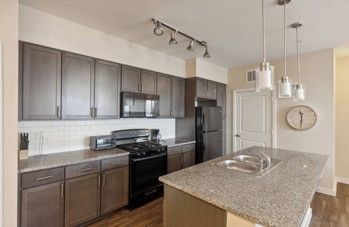 Southeast Houston Apartment | Cullen 5312 I New Construction 2Bd Apt I Gated