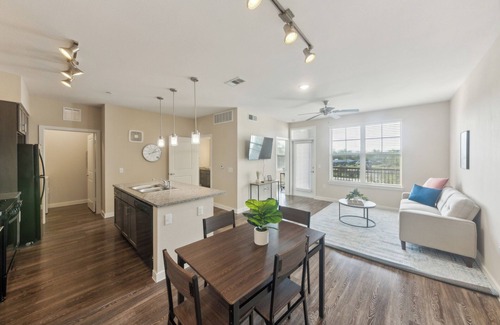 Southeast Houston Apartment | Cullen 8206 I New Construction Bd Apt I Gated