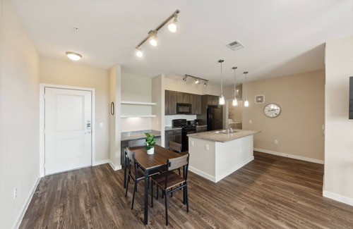 Southeast Houston Apartment | Cullen 8206 I New Construction Bd Apt I Gated