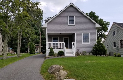 Frankford Cottage | Culver Lake Beach House is steps away from beautiful Beach