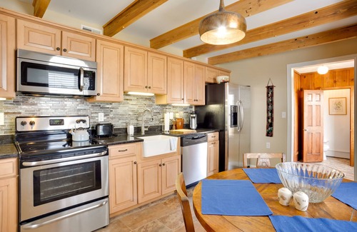 Dover Cottage | 'Cumberland Cottage' - 2 Blocks to Downtown Dover!