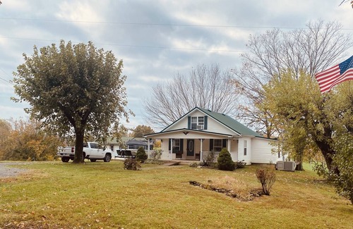 Jamestown House | Cumberland Farm House - Minutes from Lake Cumberland