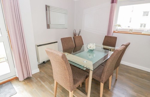 Largs Apartment | Cumbrae View, LARGS