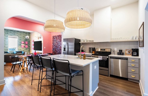 Five Points House | Curated Bachelorette Retreat w/Balcony, Glam Room, Roof | Close to Downtown!