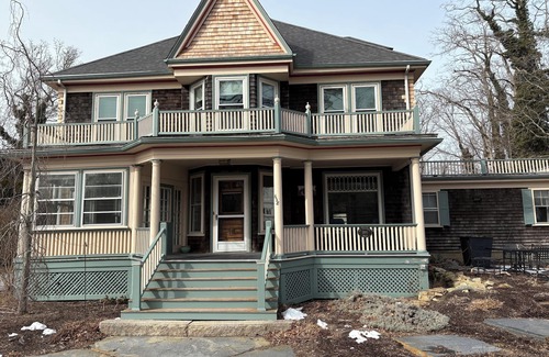 West Falmouth House | Curated Spaces for Celebrating Family, Team Building.Just Escaping