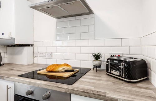 Thornton-Cleveleys House | Curlew | 3 Bedrooms Wi-Fi, Parking | Cozy Pads