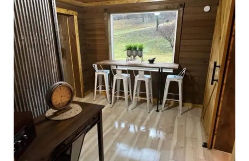 Laurelville House | Curly's Pair-a-Dice- Hocking Hills- Hot Tub!