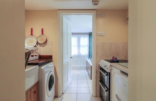 Bradwell-on-Sea Cottage | CURRY FARM, pet friendly, with a garden in Bradwell-On-Sea