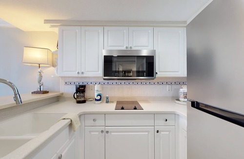 Ortona Park Condo | Cushy ocean-view suite with gym & high-speed WiFi