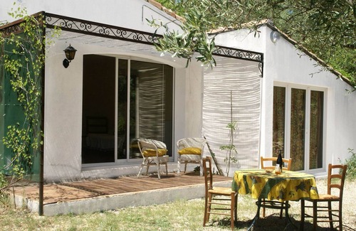 Vergeze Villa | Cushy Villa in Vergèze with Fenced Garden, Terrace, Barbecue