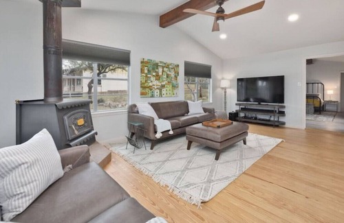 Spicewood House | Custom 2/2 lakefront cottage on 2 Acres W Views!
