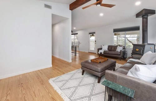 Spicewood House | Custom 2/2 lakefront cottage on 2 Acres W Views!