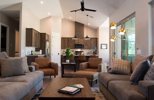 Williams House | Custom 4bd Mountain & Golf Retreat, Sleeps 8,nA/C, Close to All Key Attractions
