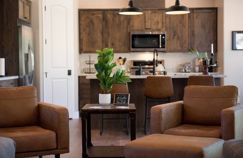 Williams House | Custom 4bd Mountain & Golf Retreat, Sleeps 8,nA/C, Close to All Key Attractions