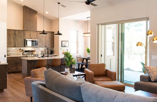 Williams House | Custom 4bd Mountain & Golf Retreat, Sleeps 8,nA/C, Close to All Key Attractions