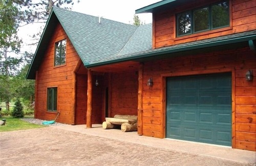 Hayward House | Custom built Home on Round Lake