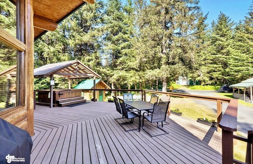 Seward House | Custom-Built Log Home : Clean, Spacious, and only 4 miles from downtown Seward!