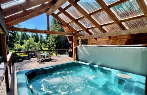 Seward House | Custom-Built Log Home : Clean, Spacious, and only 4 miles from downtown Seward!