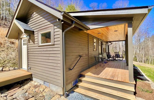 Sugar Grove House | Custom built mountain bungalow