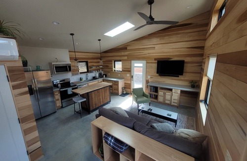 Alexander Cottage | Custom-built mountain cottage w/hot tub & heated floors