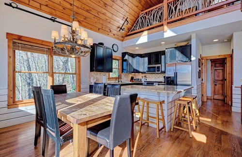 Cashiers House | Custom Built Mountain Home on 4 Acres - 5 Miles from Old Edwards Inn