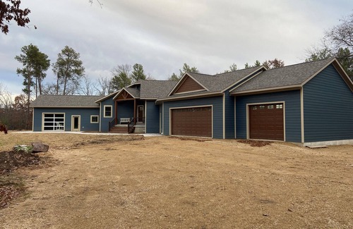 Necedah House | Custom built, private home on Castle Rock Lake -with boat slip
