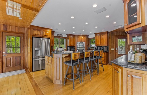 Warren Center Resort | Custom built resort on private lake with kayaks, hiking,