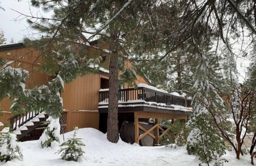 Shaver Lake Condo | Custom Cabin near Shaver Lake with 2 Fireplaces, Deck, Pool, Sauna & Jacuzzi!
